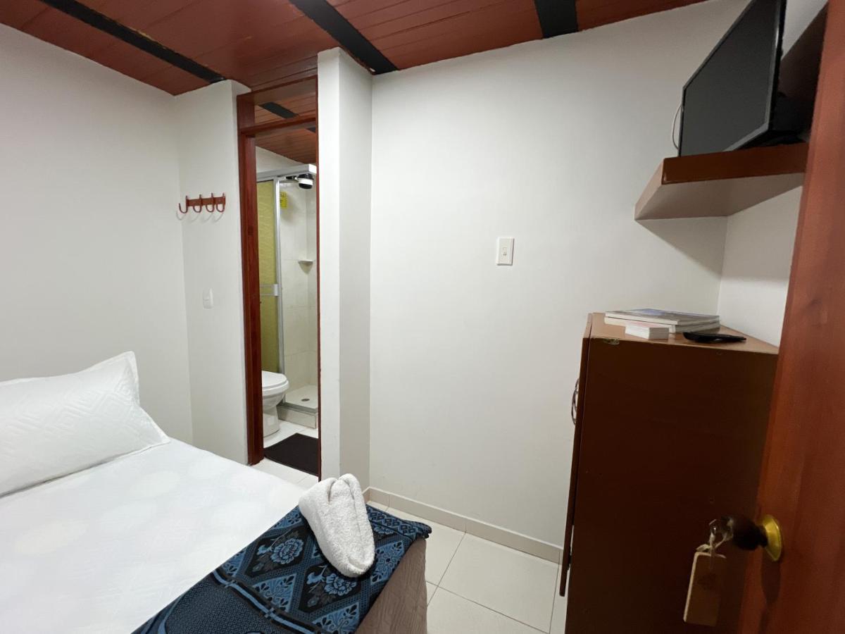 Hostal Casa Del Cafe โบโกตา ภายนอก รูปภาพ
